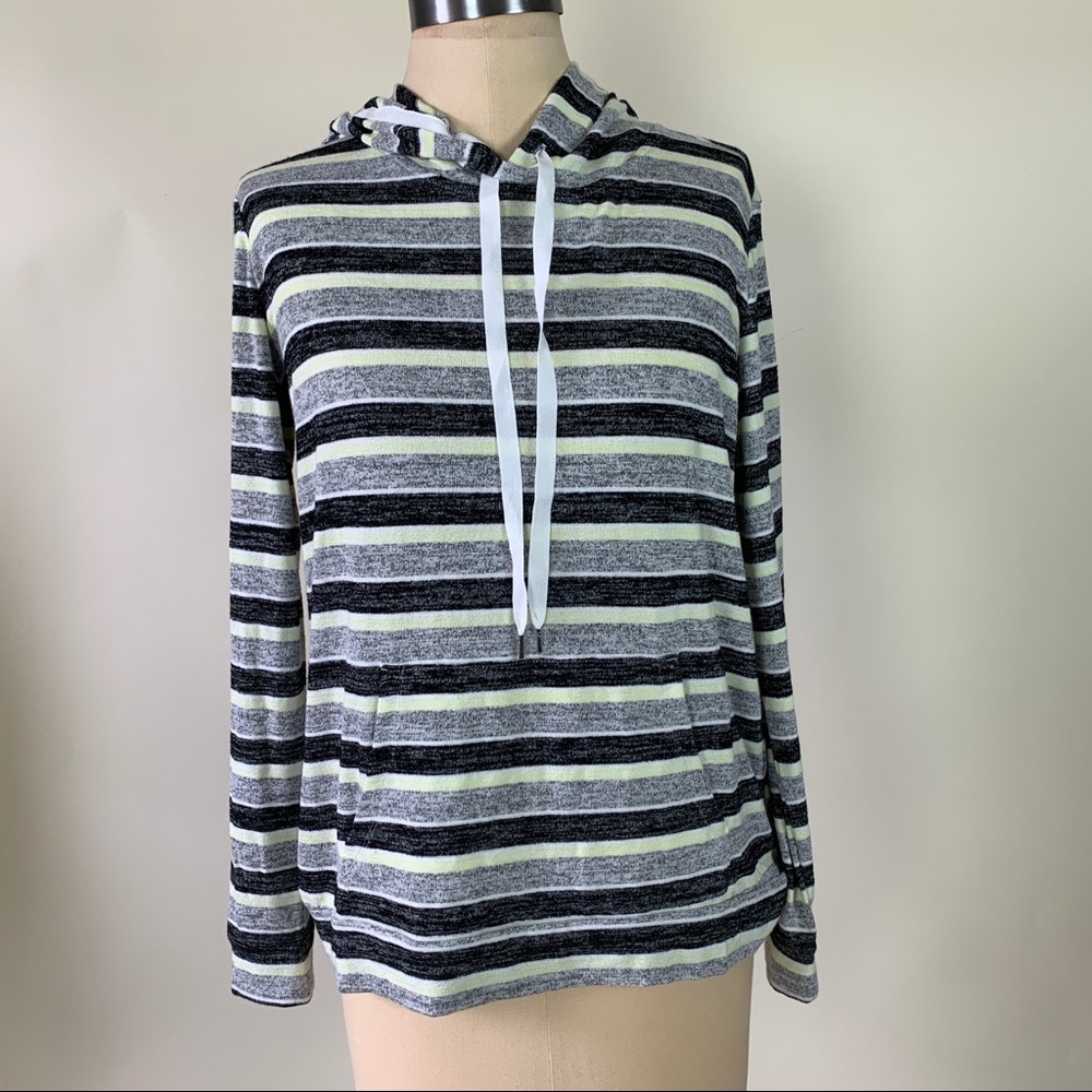 Medium Market & Spruce lightweight sweater hooded pullover.
